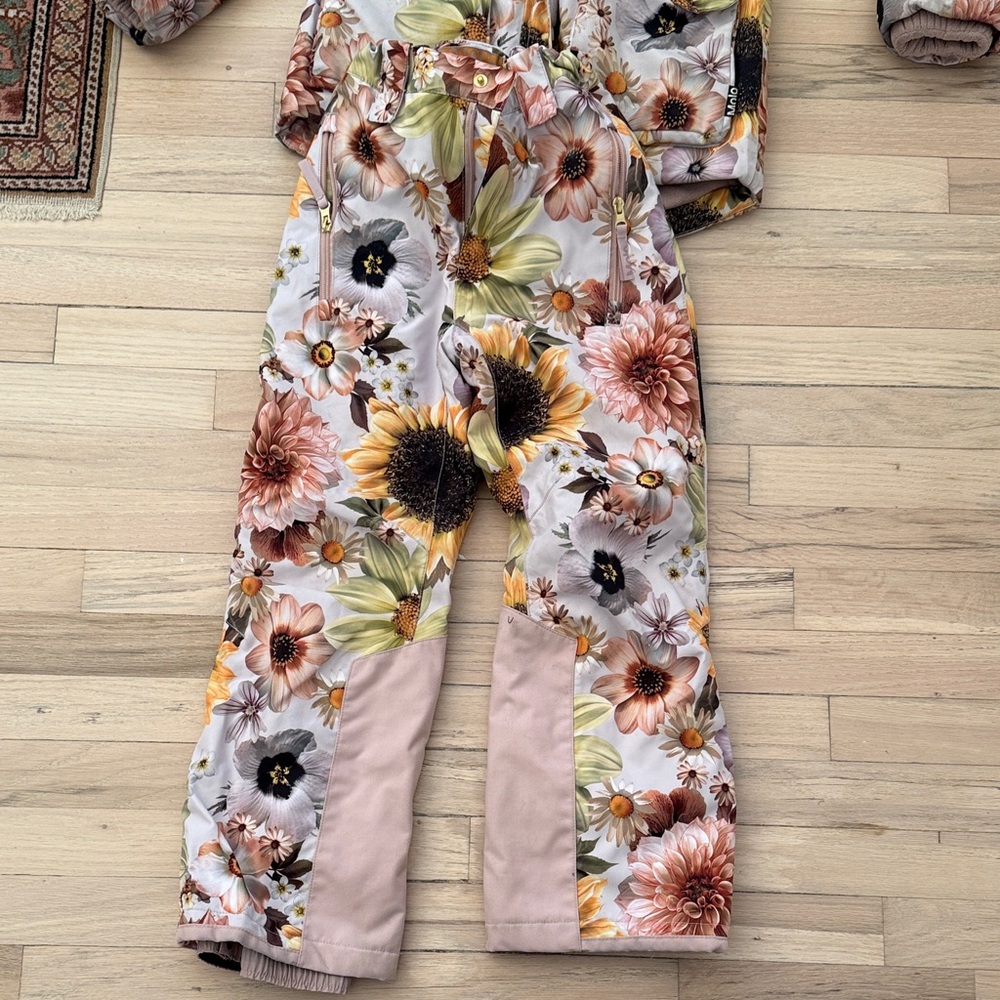Molo Floral Hooded Puffer ski Jacket and matching ski pants in Pastel Multi - Picture 2 of 4